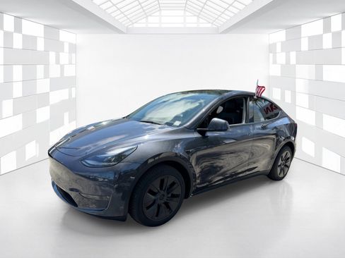 Used 2025 Tesla Model Y Long Range AWD/4WD image 3