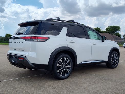 New 2026 Nissan Pathfinder Platinum FWD image 5