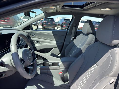 Used 2024 Hyundai Elantra SEL w/ Convenience Package image 25