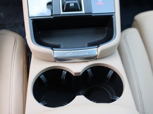 Certified 2025 Porsche Macan image 21