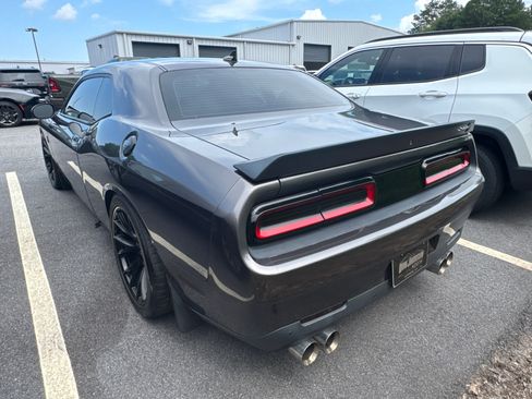 Used 2015 Dodge Challenger SRT Hellcat RWD image 6