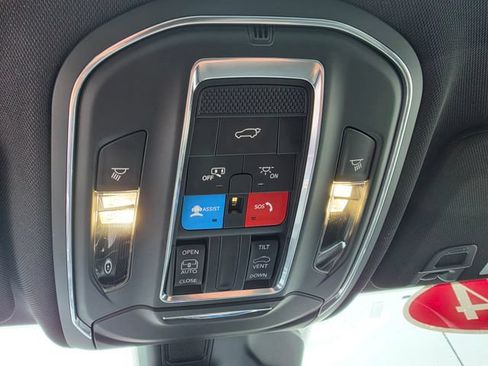 Used 2024 Jeep Grand Cherokee Altitude AWD/4WD image 21