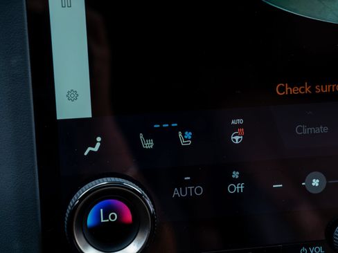 Used 2024 Lexus GX 550 w/ Accessory Package (2T) AWD/4WD image 15