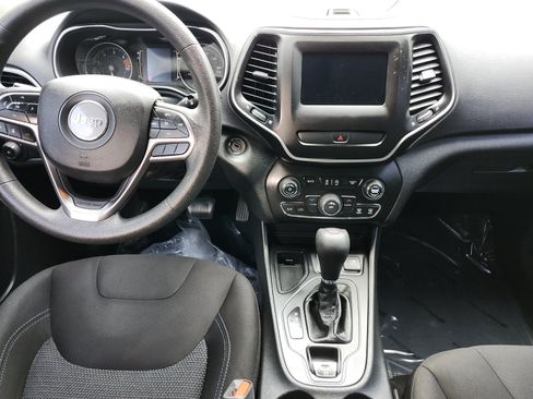 Used 2019 Jeep Cherokee Latitude w/ Popular Appearance Group FWD image 11