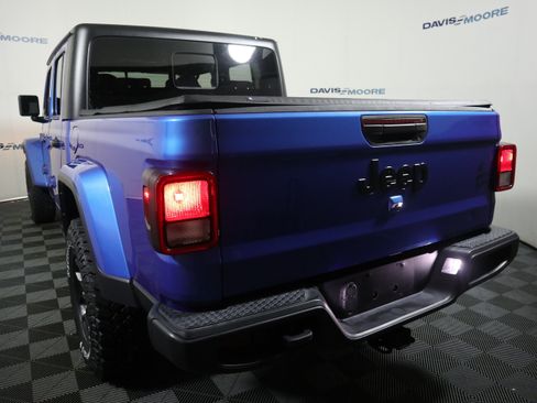 Used 2022 Jeep Gladiator Sport AWD/4WD image 9