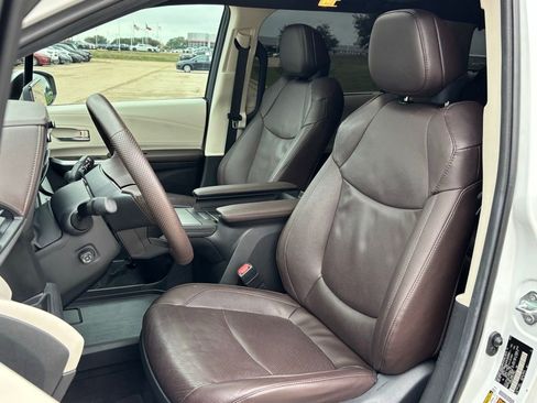 Used 2023 Toyota Sienna Platinum image 13