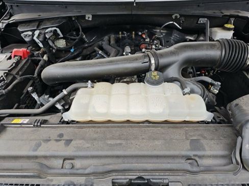 Used 2023 Ford Expedition XLT image 19