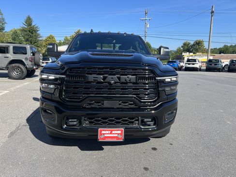 Used 2025 RAM 3500 Limited AWD/4WD image 5