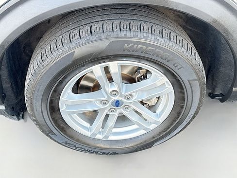 Used 2022 Ford Explorer XLT image 16