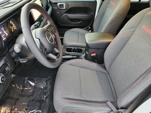 Used 2024 Jeep Wrangler Unlimited Rubicon AWD/4WD image 6
