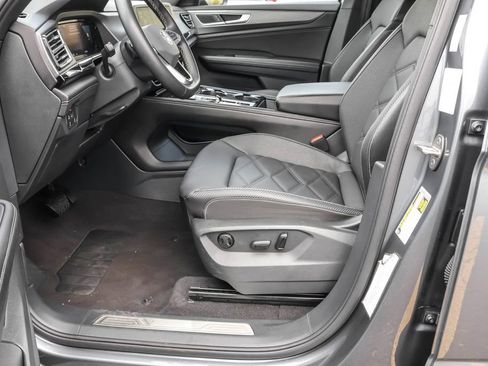 Certified 2024 Volkswagen Atlas Cross Sport SE image 16