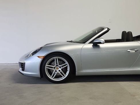 Used 2017 Porsche 911 Carrera RWD image 6