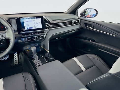 Used 2025 Toyota Camry SE image 22