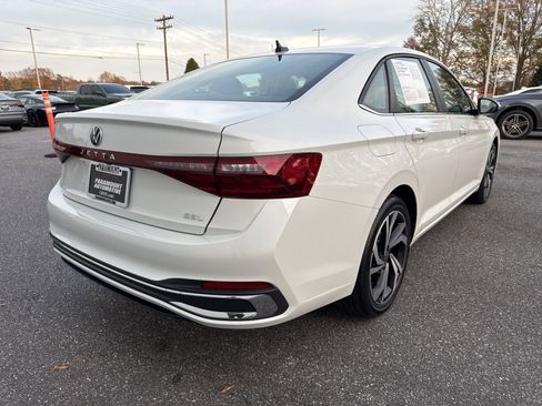 Used 2025 Volkswagen Jetta SEL image 7