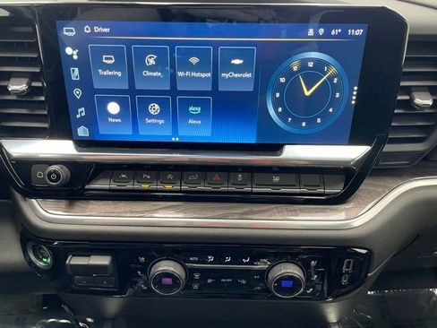 Used 2022 Chevrolet Silverado 1500 LTZ w/ Technology Package AWD/4WD image 3