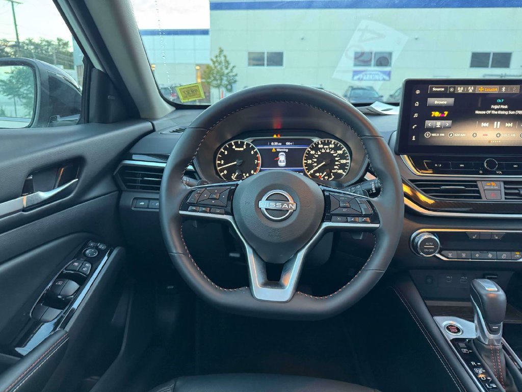 Used 2025 Nissan Altima 2.5 SR w/ SR Premium Package AWD/4WD image 23