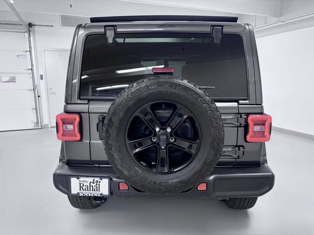 Used 2022 Jeep Wrangler Unlimited Sahara AWD/4WD image 5