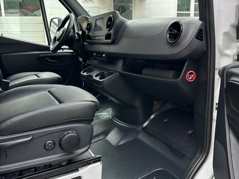 Used 2024 Mercedes-Benz Sprinter 3500 image 21