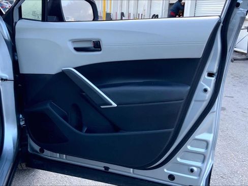 Used 2025 Toyota Corolla Cross L image 22