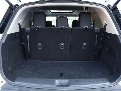 Certified 2025 Nissan Pathfinder SV w/ SV Premium Package FWD image 7