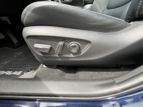 Used 2021 Toyota RAV4 XLE Premium image 16