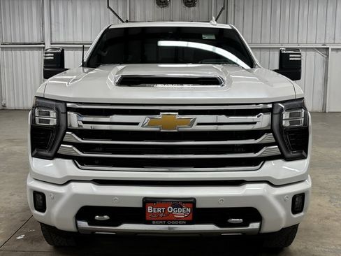 Used 2024 Chevrolet Silverado 2500 High Country w/ High Country Premium Package image 2