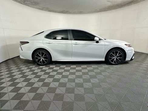Used 2024 Toyota Camry SE w/ Convenience Package FWD image 2