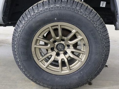 Used 2022 Toyota Tacoma TRD Sport image 36