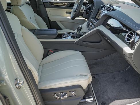 New 2025 Bentley Bentayga Extended Wheelbase image 36
