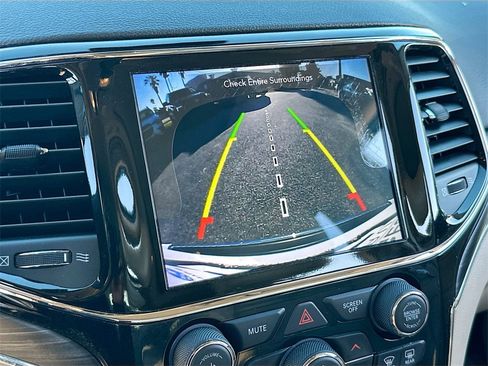 Used 2021 Jeep Grand Cherokee Limited w/ Luxury Group II image 14