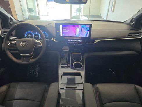 Certified 2025 Toyota Sienna XSE w/ XSE Premium Package AWD/4WD image 10