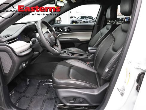 Used 2025 Jeep Compass Limited AWD/4WD image 14