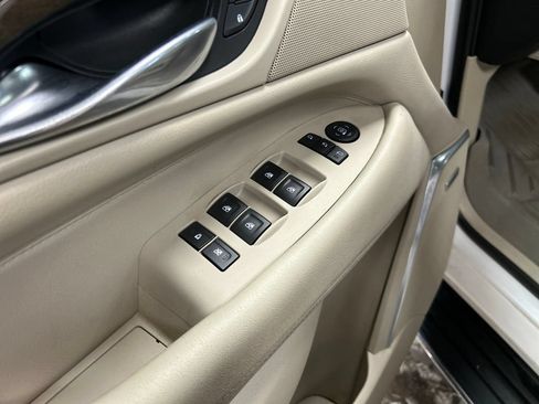 Used 2019 Cadillac Escalade ESV Premium Luxury AWD/4WD image 16