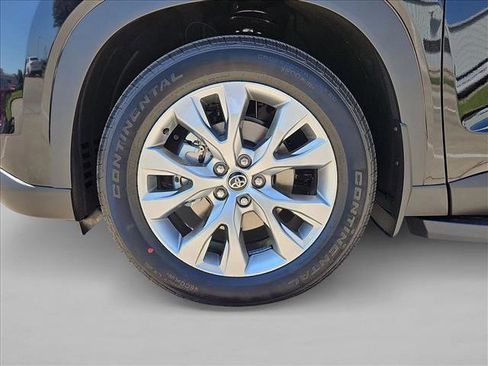 Used 2025 Toyota Grand Highlander AWD image 11