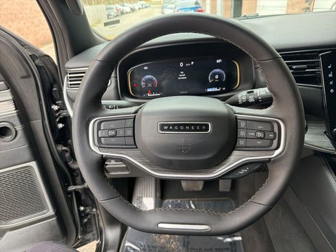 Used 2024 Jeep Wagoneer Series II w/ Flexible Seating Group image 16