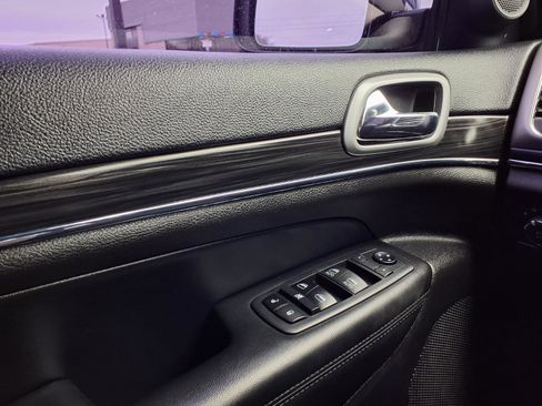 Used 2019 Jeep Grand Cherokee Limited image 20