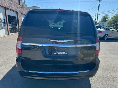 Used 2015 Chrysler Town & Country Touring-L w/ Driver Convenience Group image 13