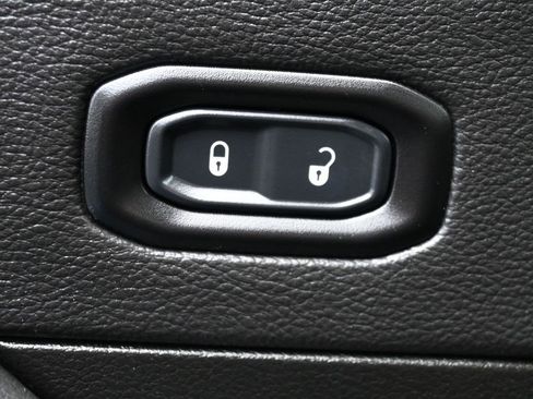 Used 2021 Jeep Wrangler Unlimited Sahara image 13