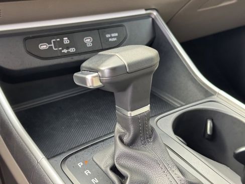 Certified 2025 Kia Carnival LX image 26