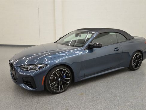 Used 2025 BMW M440i Convertible image 3