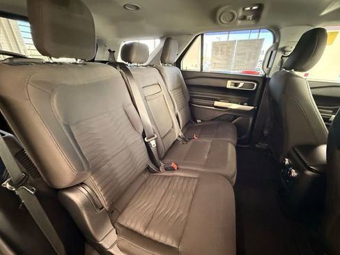 Used 2021 Ford Explorer XLT image 25