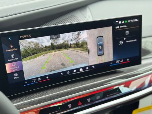 New 2026 BMW 760i xDrive w/ Premium Package AWD/4WD image 8