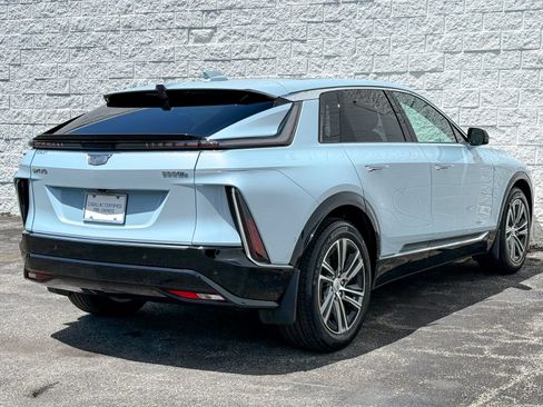 Certified 2024 Cadillac Lyriq Luxury AWD/4WD image 8