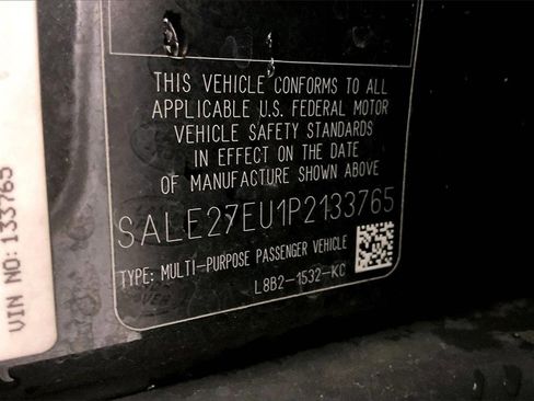 Used 2023 Land Rover Defender 110 X-Dynamic SE image 33