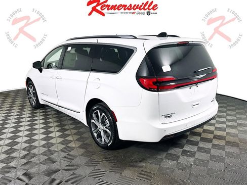 New 2026 Chrysler Pacifica Pinnacle image 5