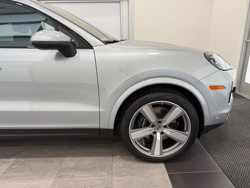 Certified 2024 Porsche Cayenne Coupe image 10
