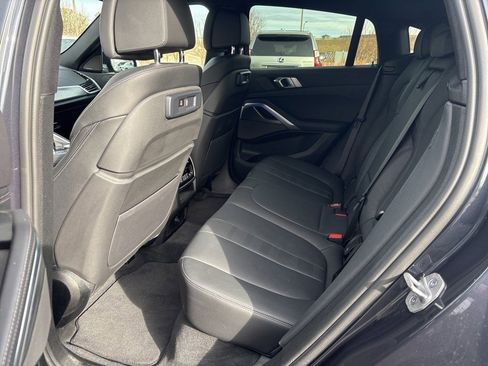 Used 2021 BMW X6 xDrive40i w/ M Sport Package image 11