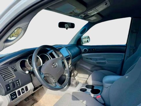 Used 2005 Toyota Tacoma Pickup 4D 6 ft image 11
