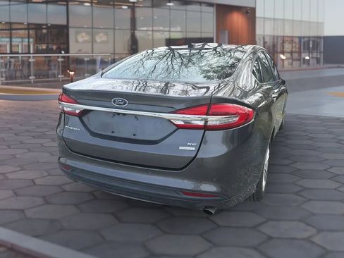 Used 2018 Ford Fusion SE w/ Fusion SE Technology Package FWD image 10