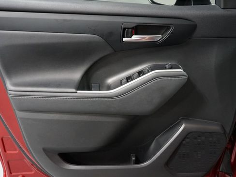 Certified 2023 Toyota Highlander XLE image 31